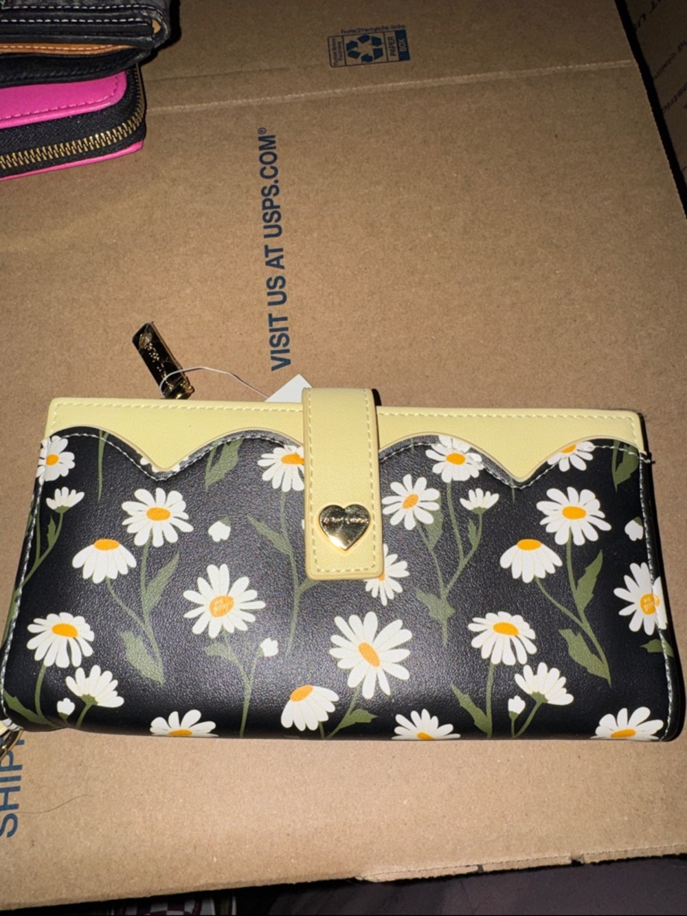 Betsey Johnson  Daisy Print Wristlet Wallet with Pale Yellow Trim